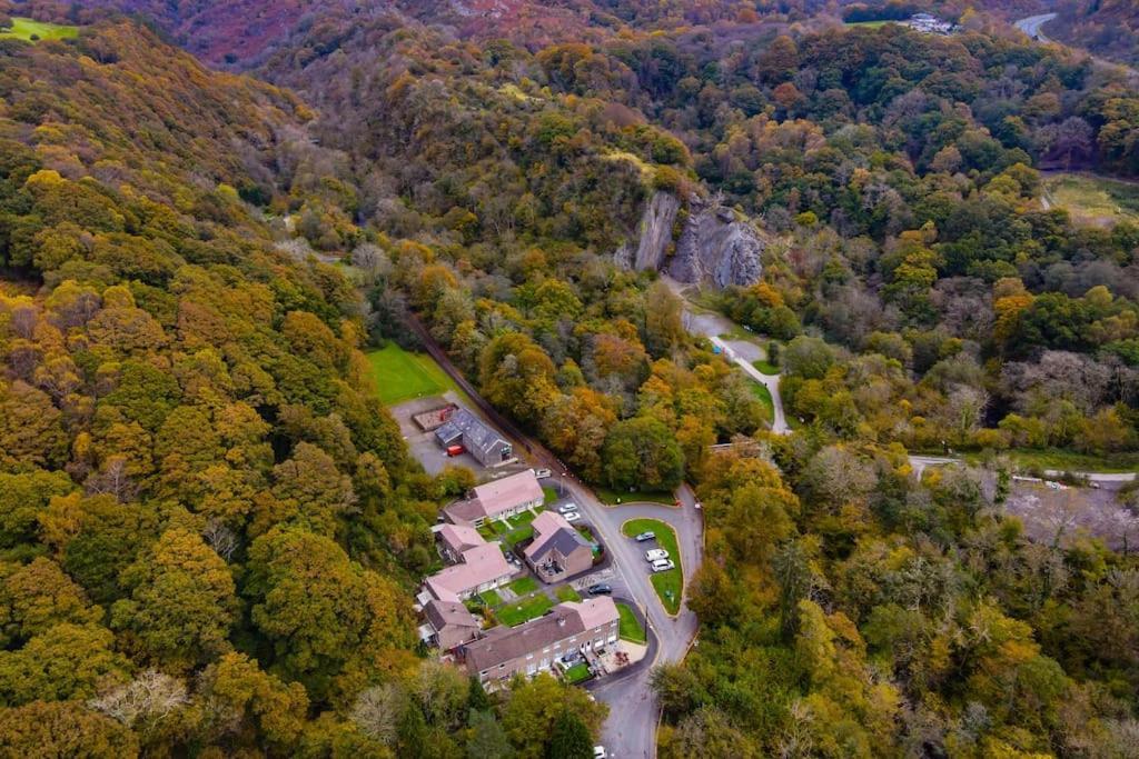 Waterfall Lodge Pontneddfechan Kültér fotó