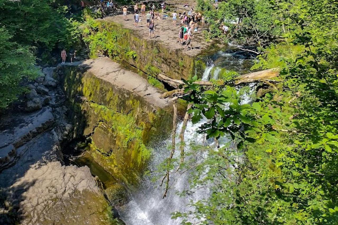 Waterfall Lodge Pontneddfechan Kültér fotó